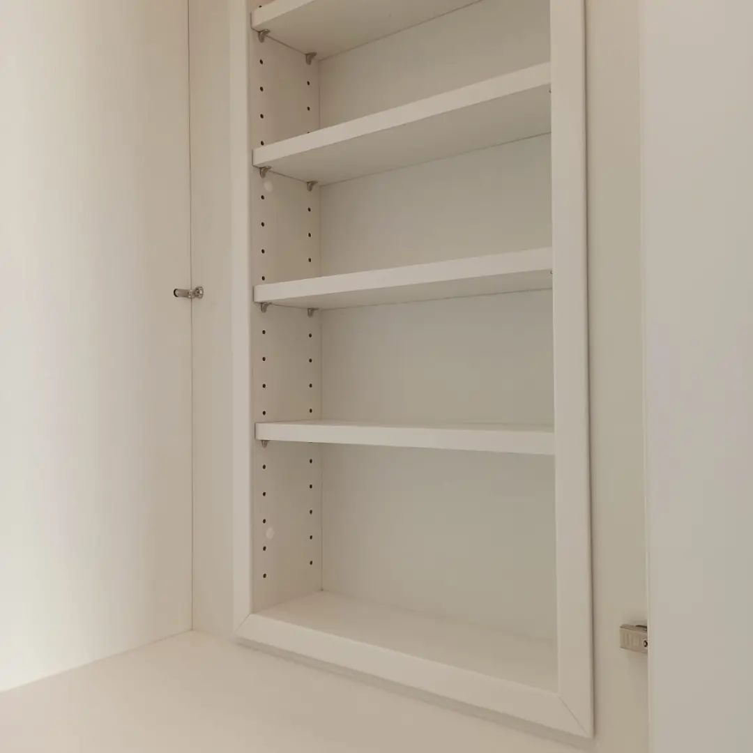 Small wardrobe with rounded corner