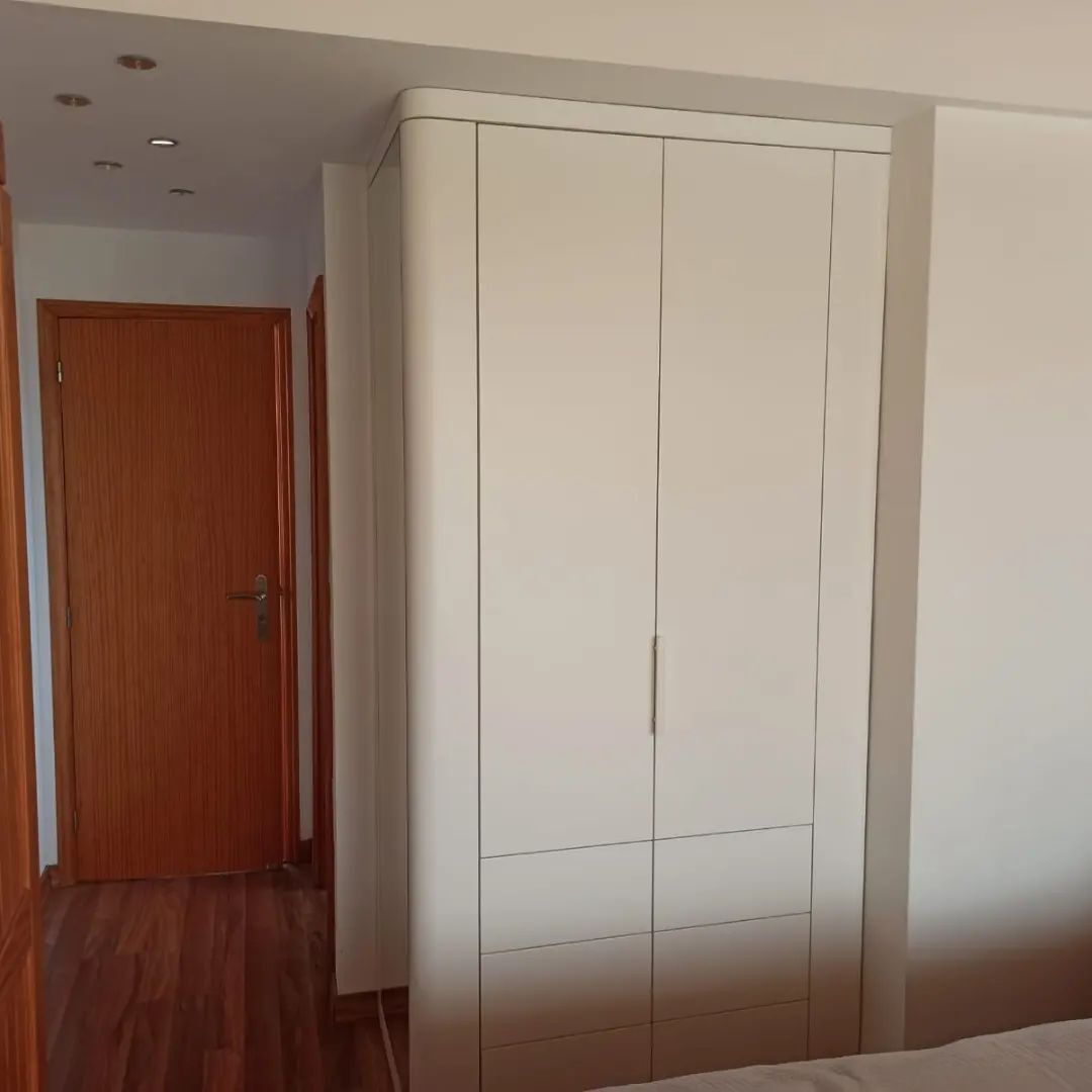 Small wardrobe with rounded corner