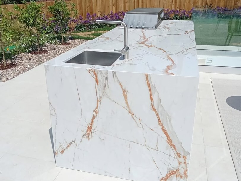 Luxurious outdoor kitchen island
