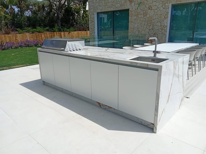 Luxurious outdoor kitchen island
