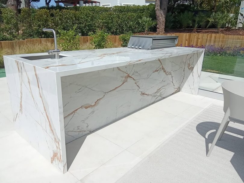 Luxurious outdoor kitchen island