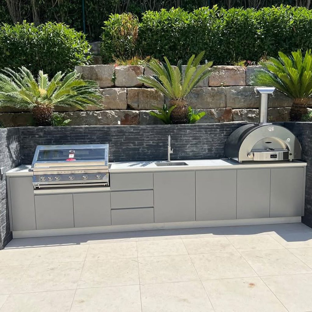 Modern Outdoor Kitchen with BBQ & Pizza Oven