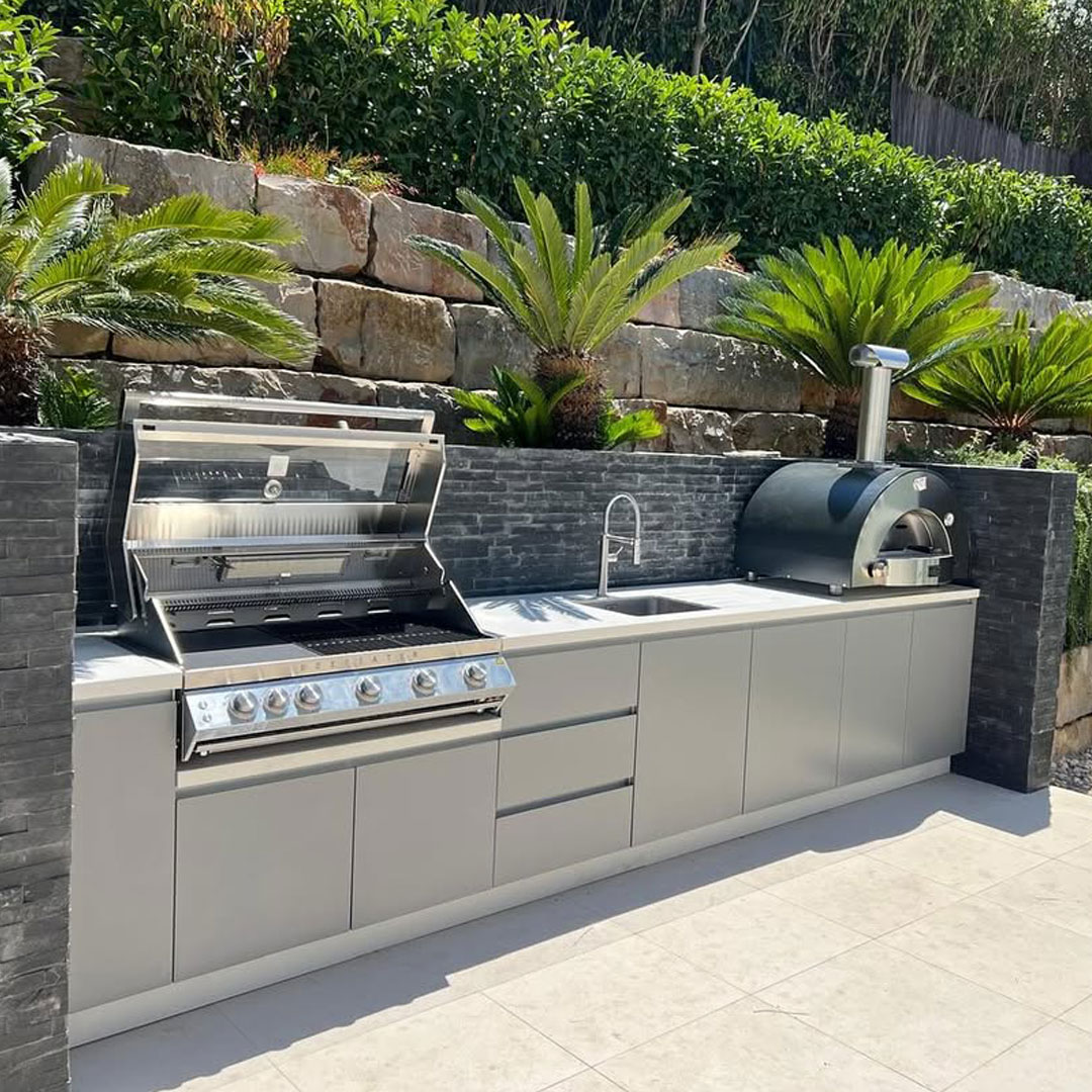 Modern Outdoor Kitchen with BBQ & Pizza Oven