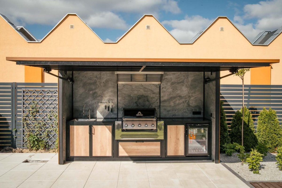 Outdoor Kitchen GardenBOX with grill Broil King